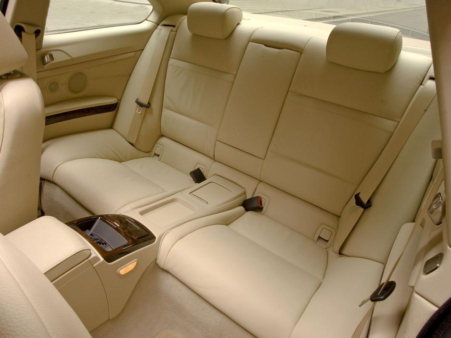  BMW 335i Coupe 2010 года  (US) (фото 2 из 5)